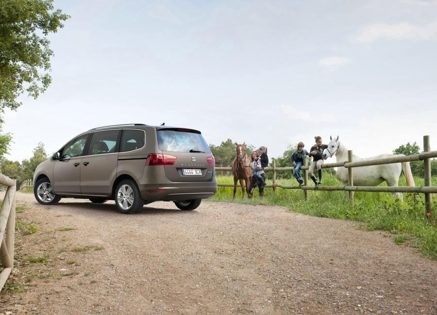  Seat Alhambra 4x4 2011 года  (фото 14 из 46)